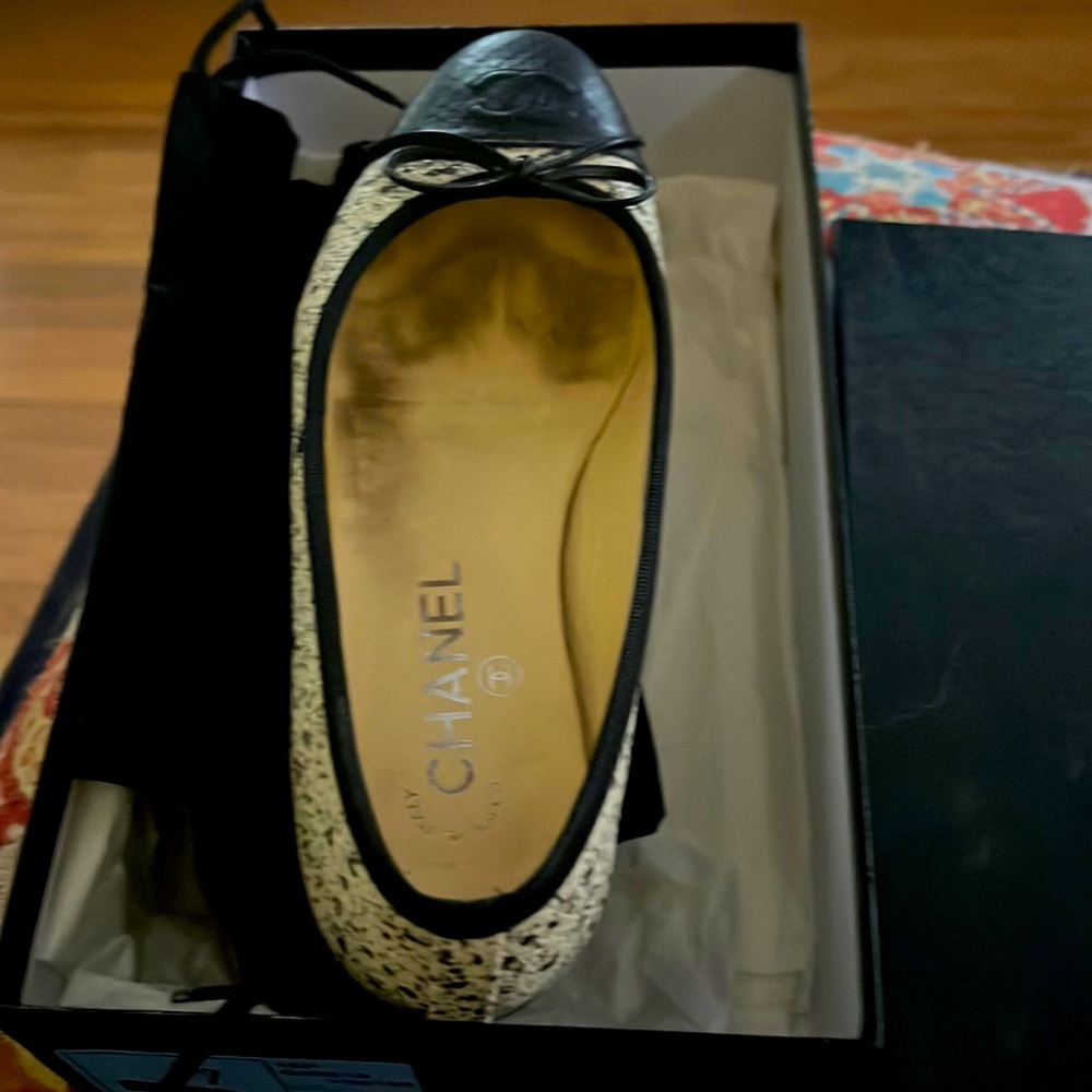 Chanel round toe flats